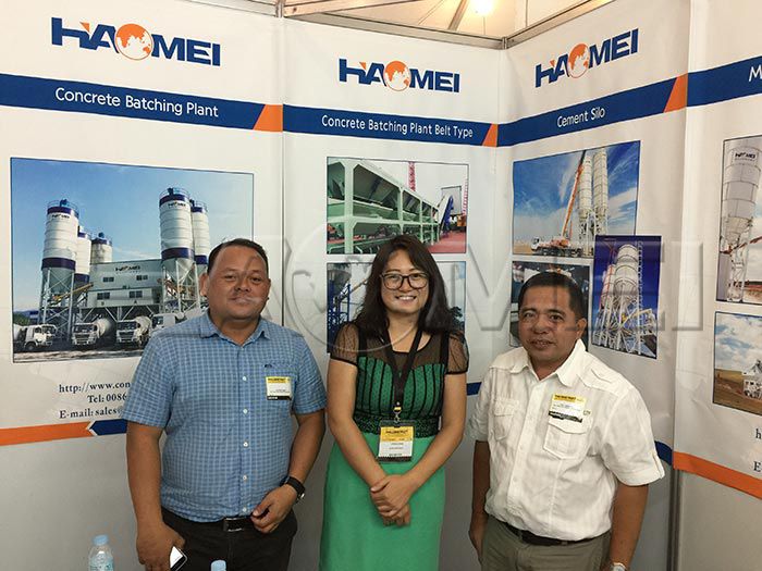 Haomei Sales with Uzbekistan Customers on Shanghaii Exhibition.jpg